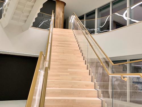 Glass Railings - Stairway at Accenture Salesforce Tower